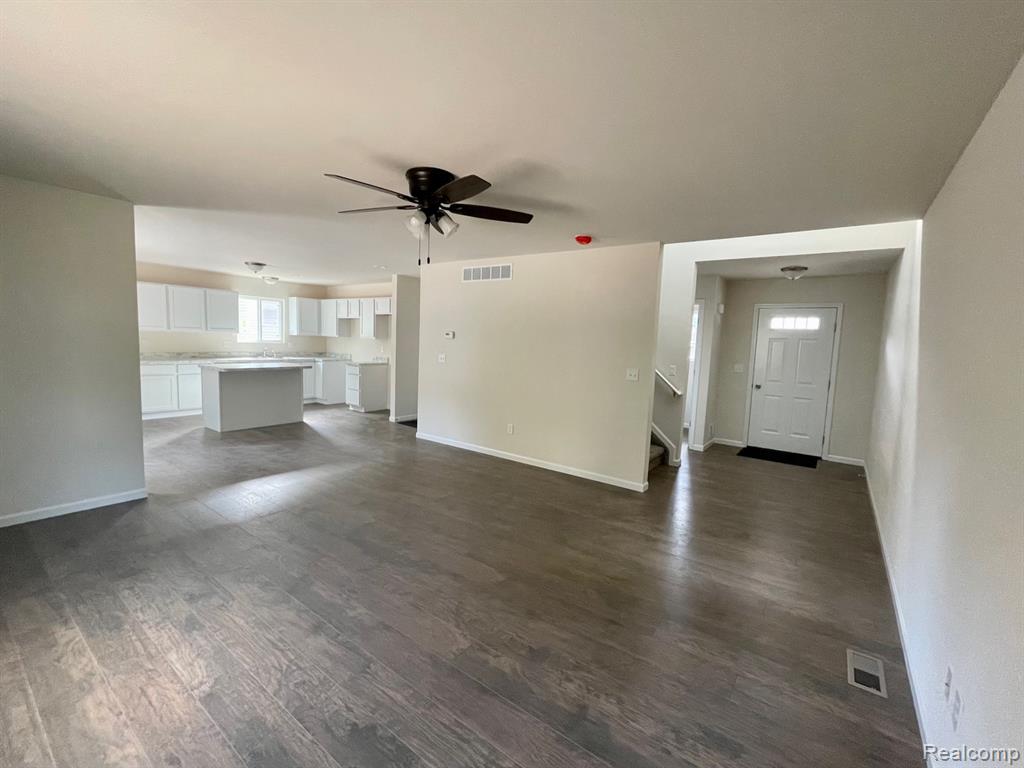 5744 Copper Tree Park Property Photo 11