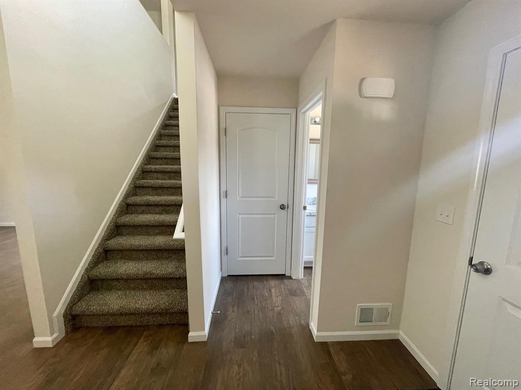 5744 Copper Tree Park Property Photo 13