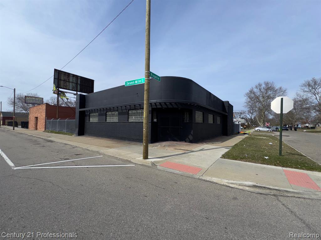 1641-1647 E 7 Mile Road Property Photo 1