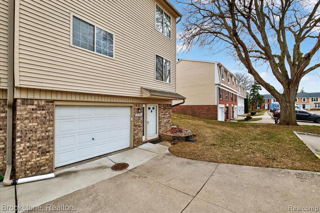 37744 Charter Oaks Boulevard Property Photo 4