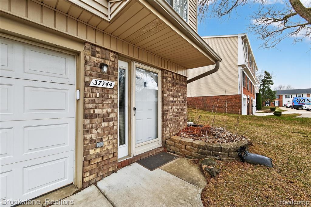 37744 Charter Oaks Boulevard Property Photo 5