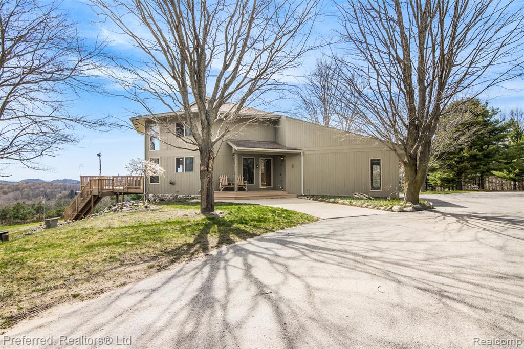 1693 Elm Road Property Photo 5
