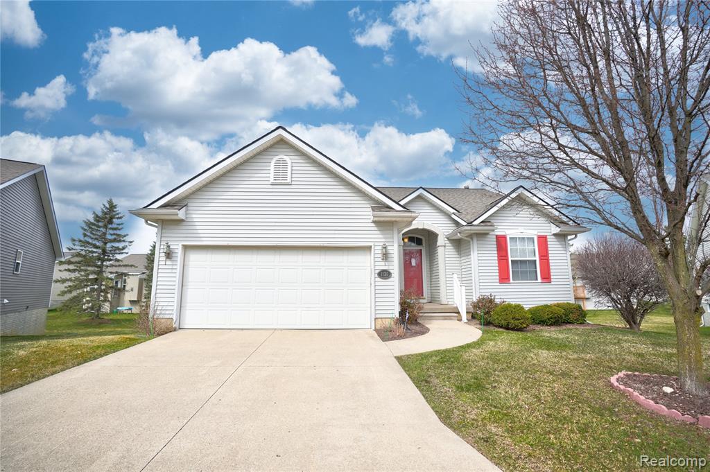 1130 Creekside Court Property Photo 1