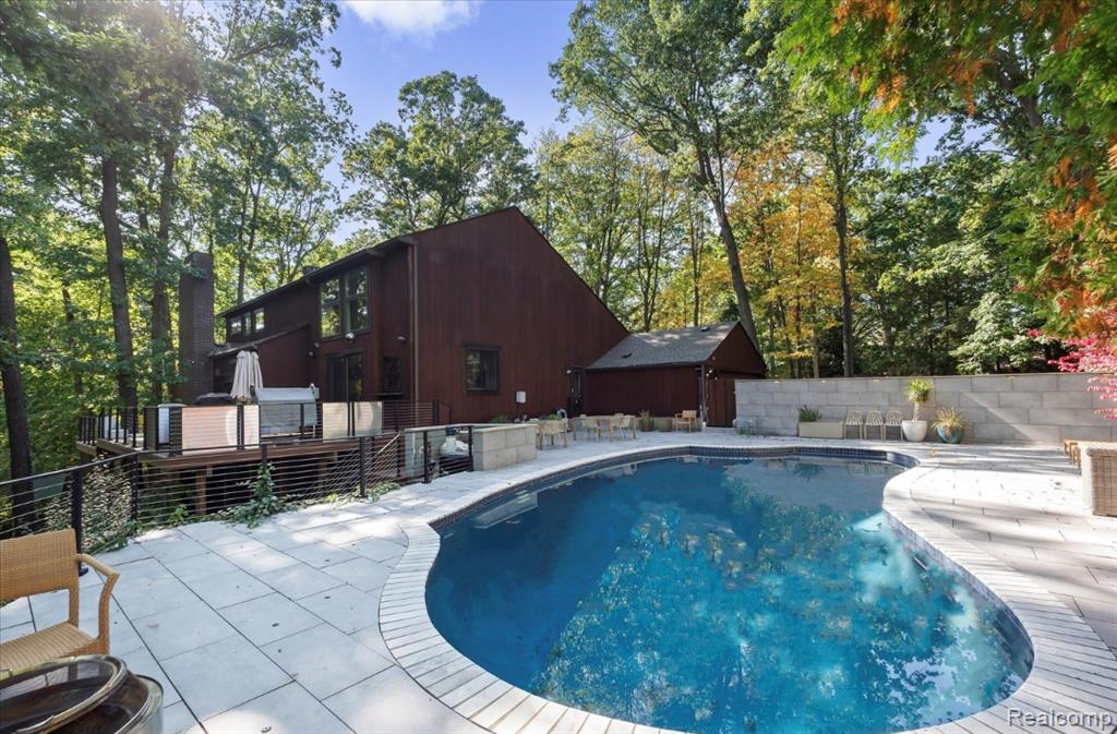 7371 Lindenmere Drive Property Photo 3