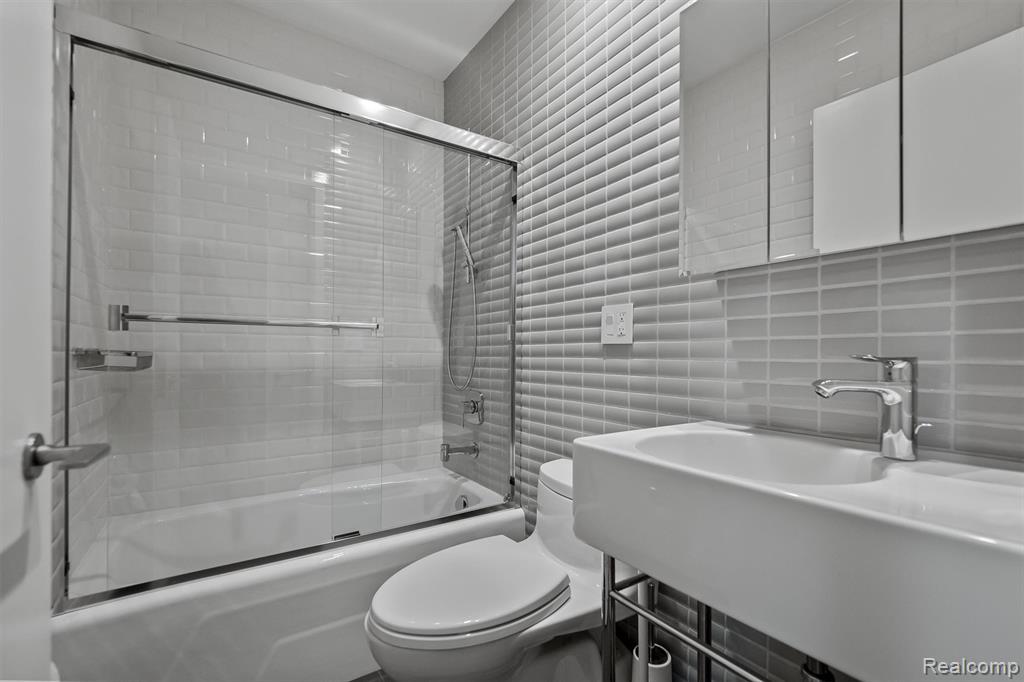 7371 Lindenmere Drive Property Photo 38