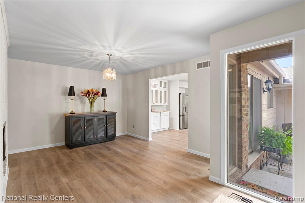 7103 Pebble Park Drive Property Photo 8