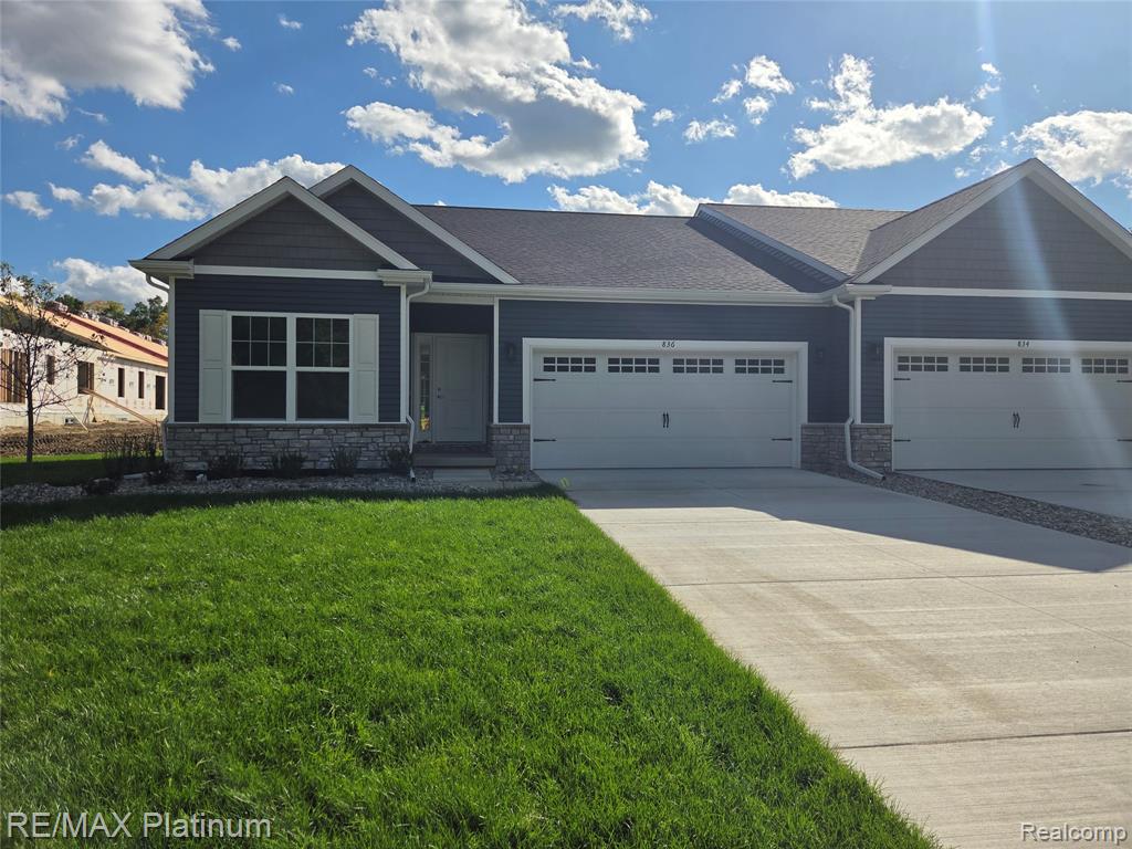 836 Oakwood Circle Property Photo 1