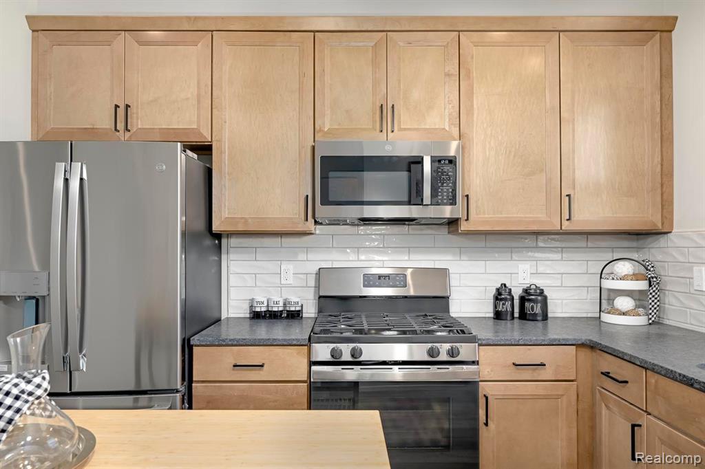 3692 Trumbull Street Property Photo 6