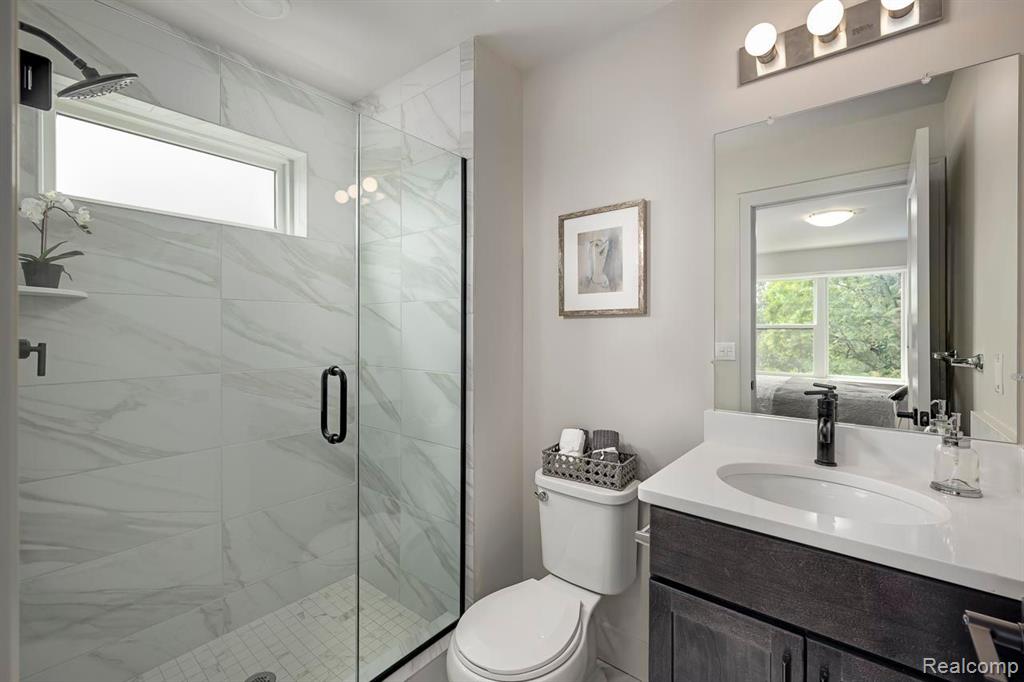 3692 Trumbull Street Property Photo 10