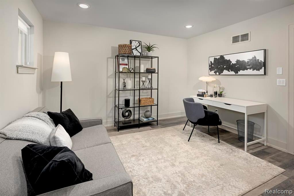 3692 Trumbull Street Property Photo 17