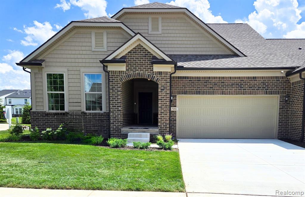 705 West Spaniel Drive Property Photo 1