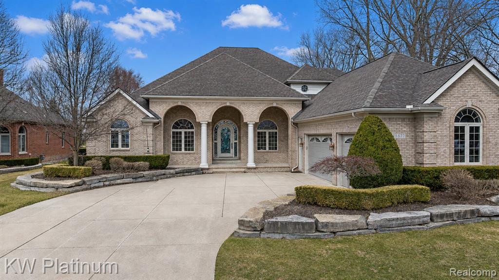 48877 Point Lakeview Drive Property Photo 2