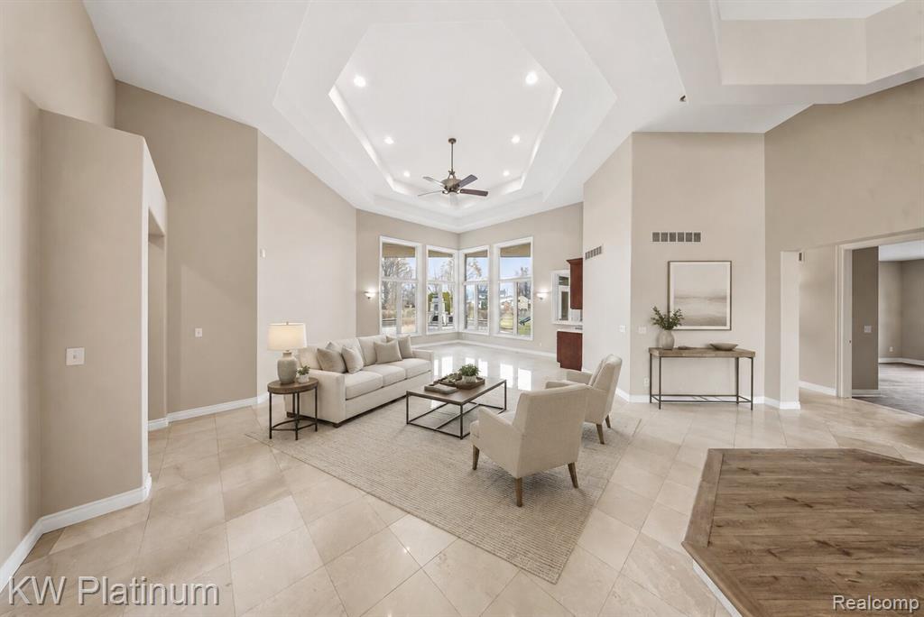 48877 Point Lakeview Drive Property Photo 3