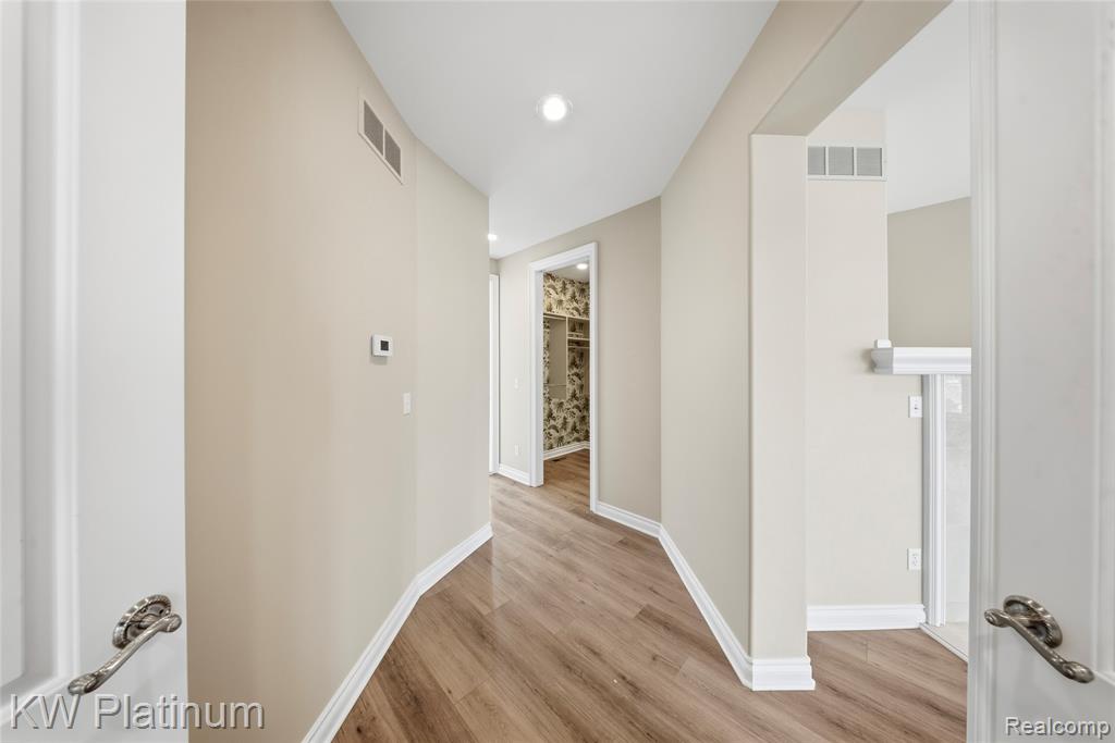 48877 Point Lakeview Drive Property Photo 10