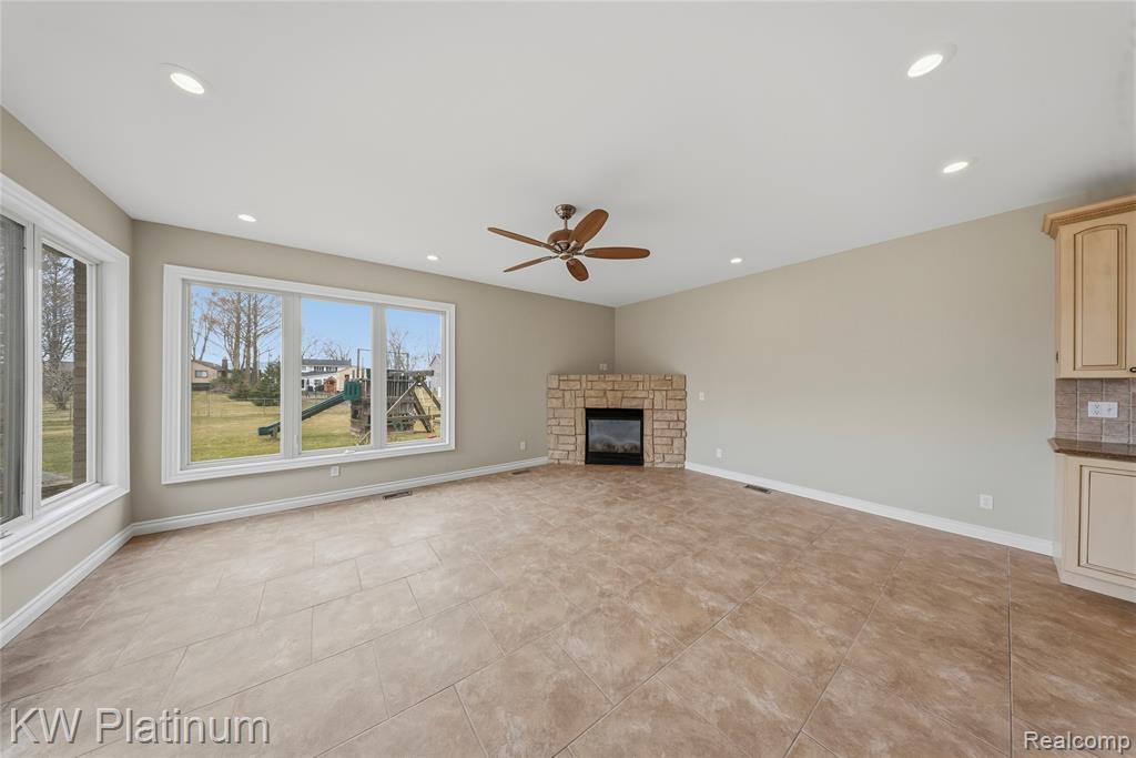 48877 Point Lakeview Drive Property Photo 22