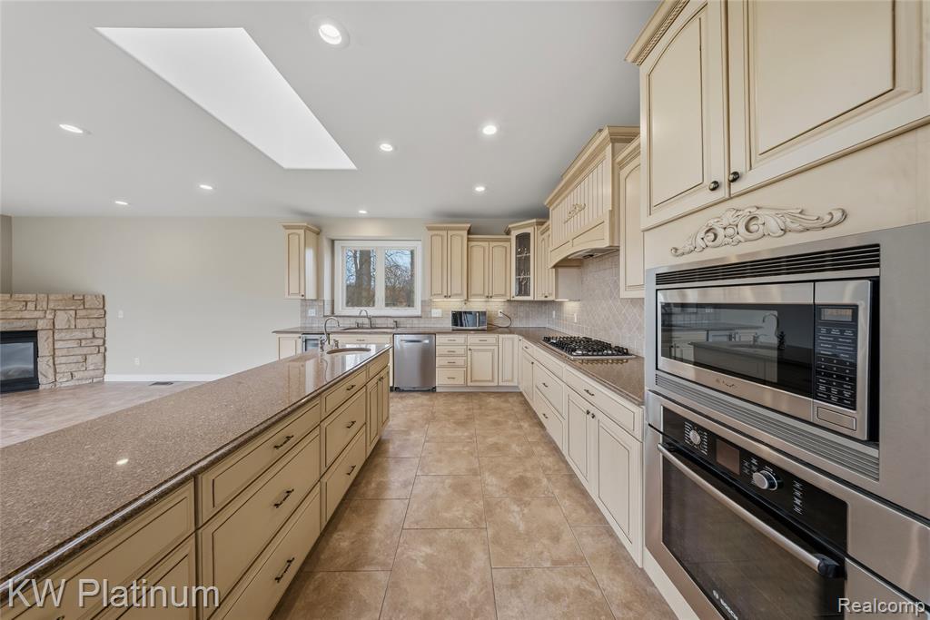 48877 Point Lakeview Drive Property Photo 26