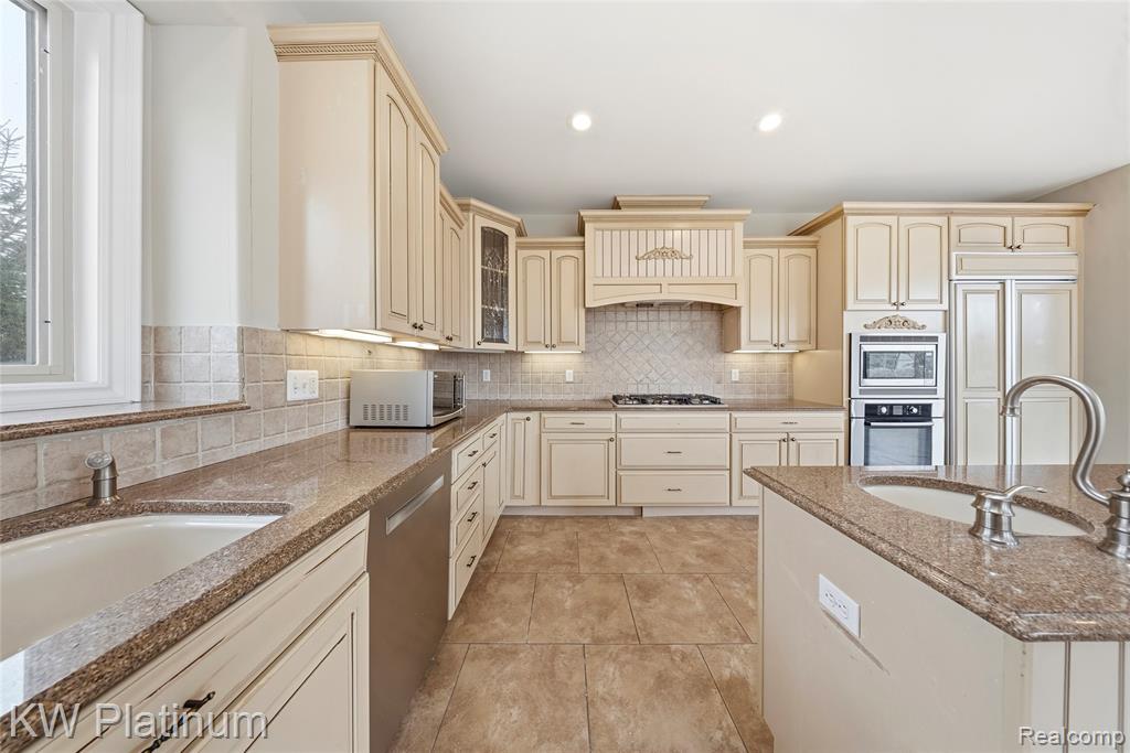 48877 Point Lakeview Drive Property Photo 27