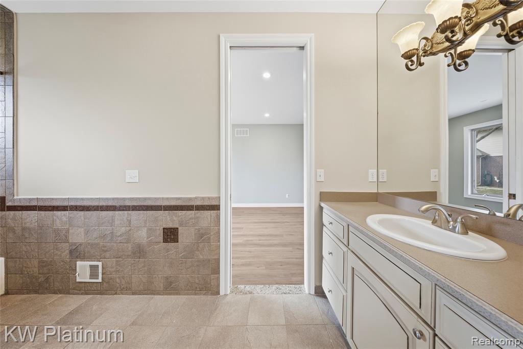48877 Point Lakeview Drive Property Photo 34