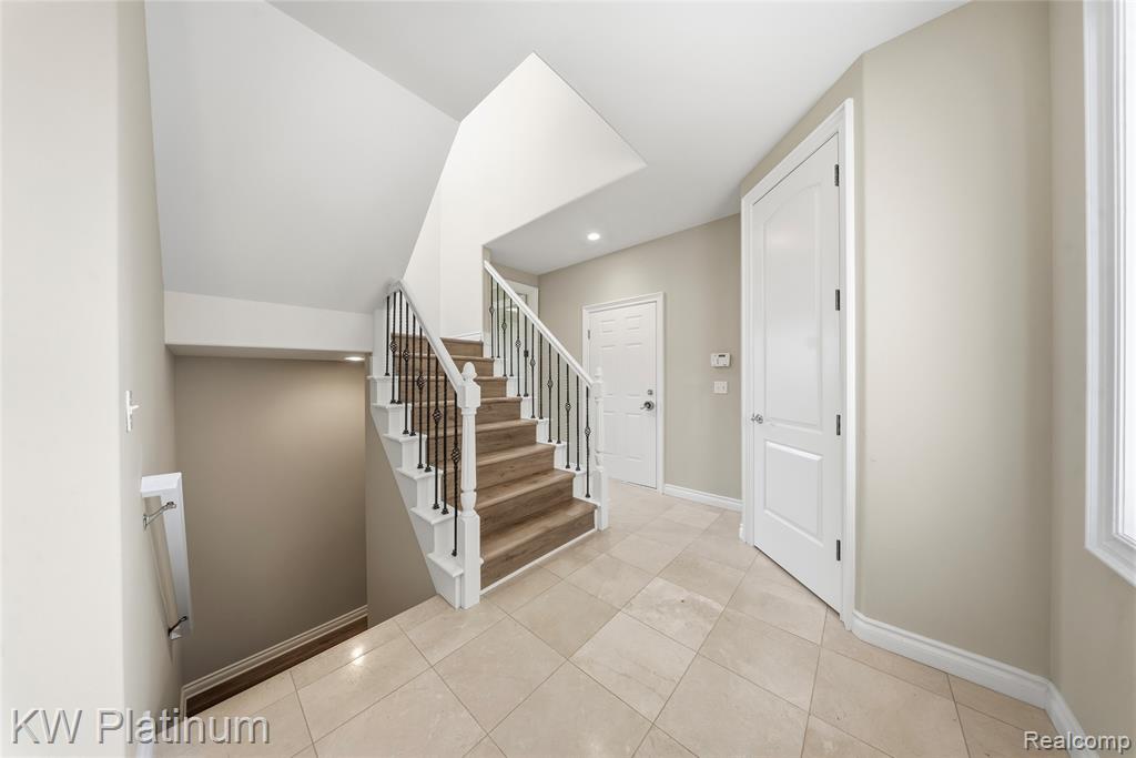 48877 Point Lakeview Drive Property Photo 38