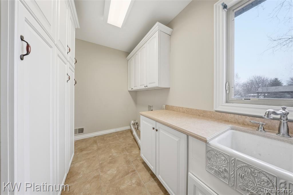48877 Point Lakeview Drive Property Photo 39