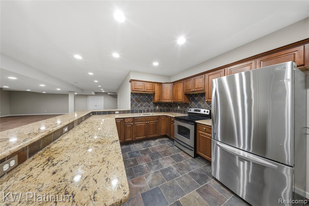 48877 Point Lakeview Drive Property Photo 51