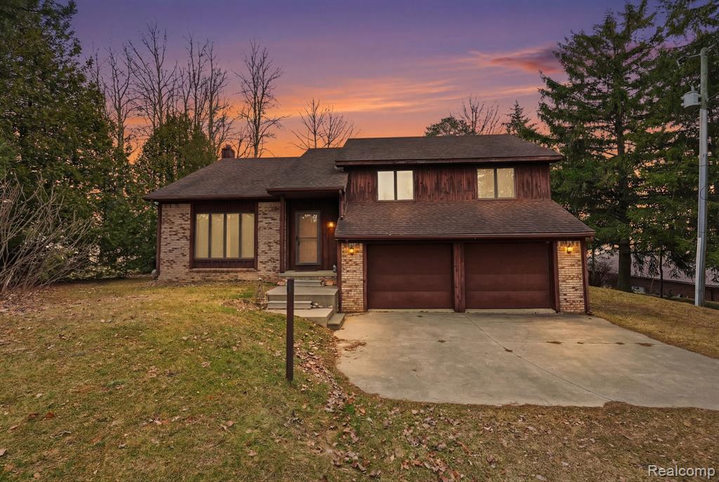 5436 N Lakeshore Road Property Photo 1