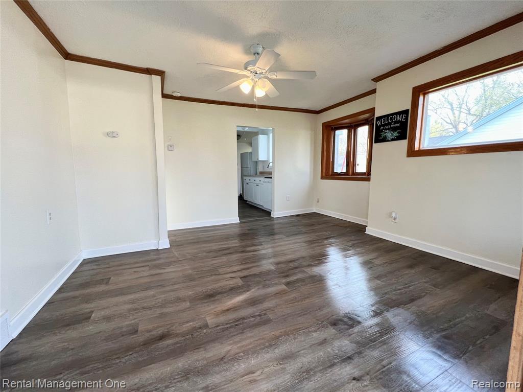 7531 N Inkster Road Property Photo 5