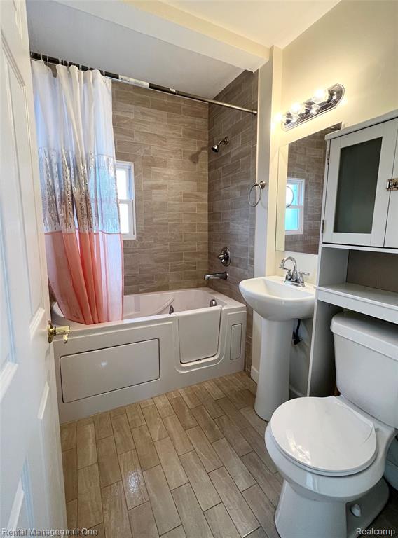 7531 N Inkster Road Property Photo 6
