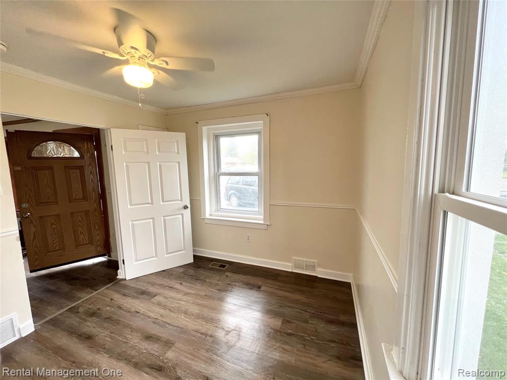 7531 N Inkster Road Property Photo 11