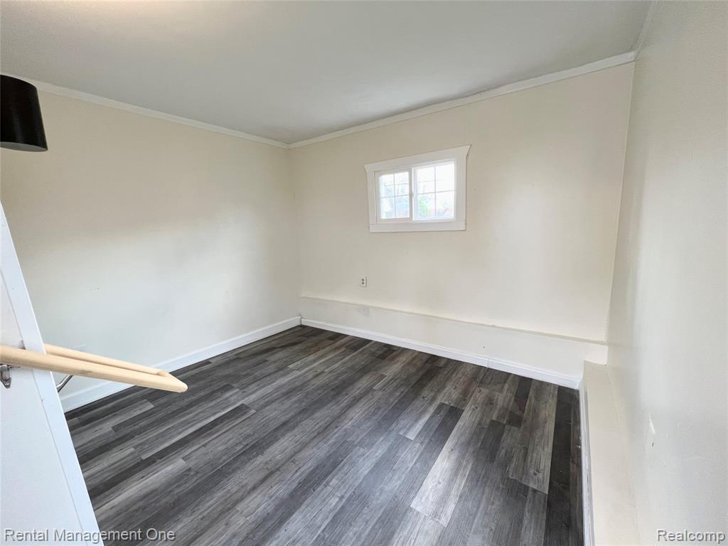 7531 N Inkster Road Property Photo 13