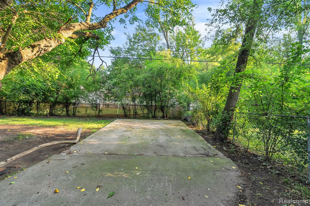 10750 Albany St Street Property Photo 3