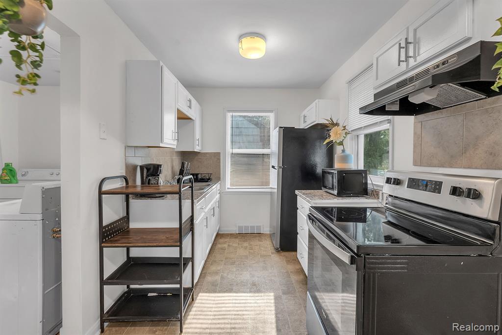 10750 Albany St Street Property Photo 4