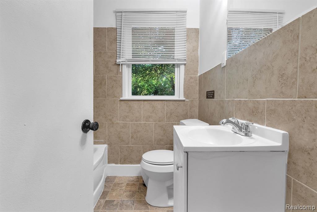 10750 Albany St Street Property Photo 12