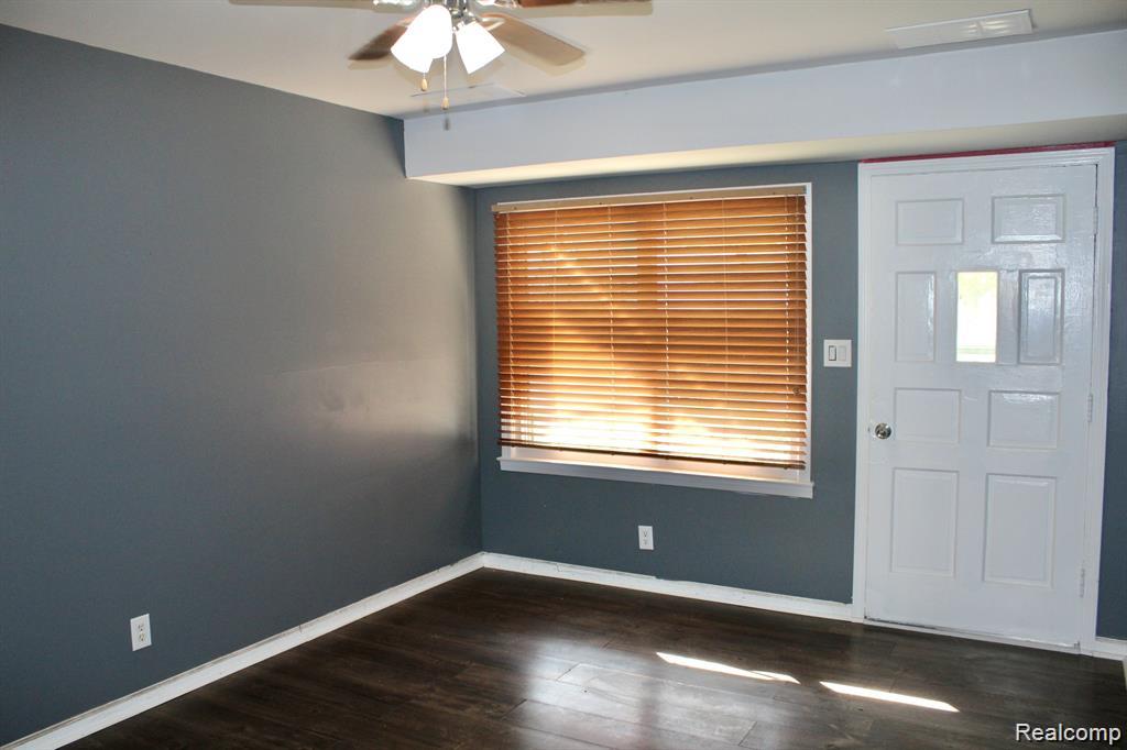 3922 Herrick Street Property Photo 3