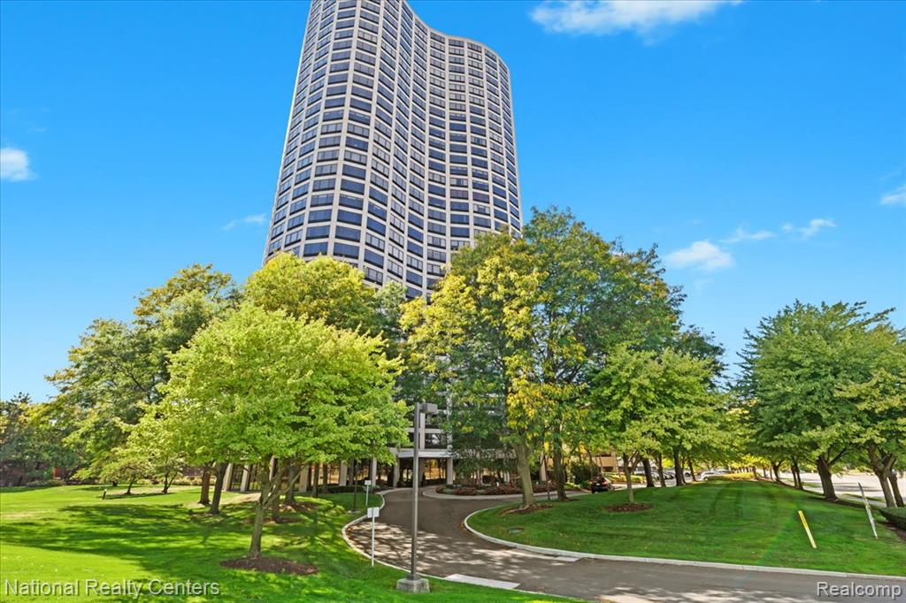 5000 Town Center Property Photo 1