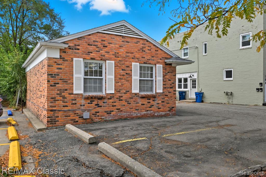 944 S Main Street Property Photo 3