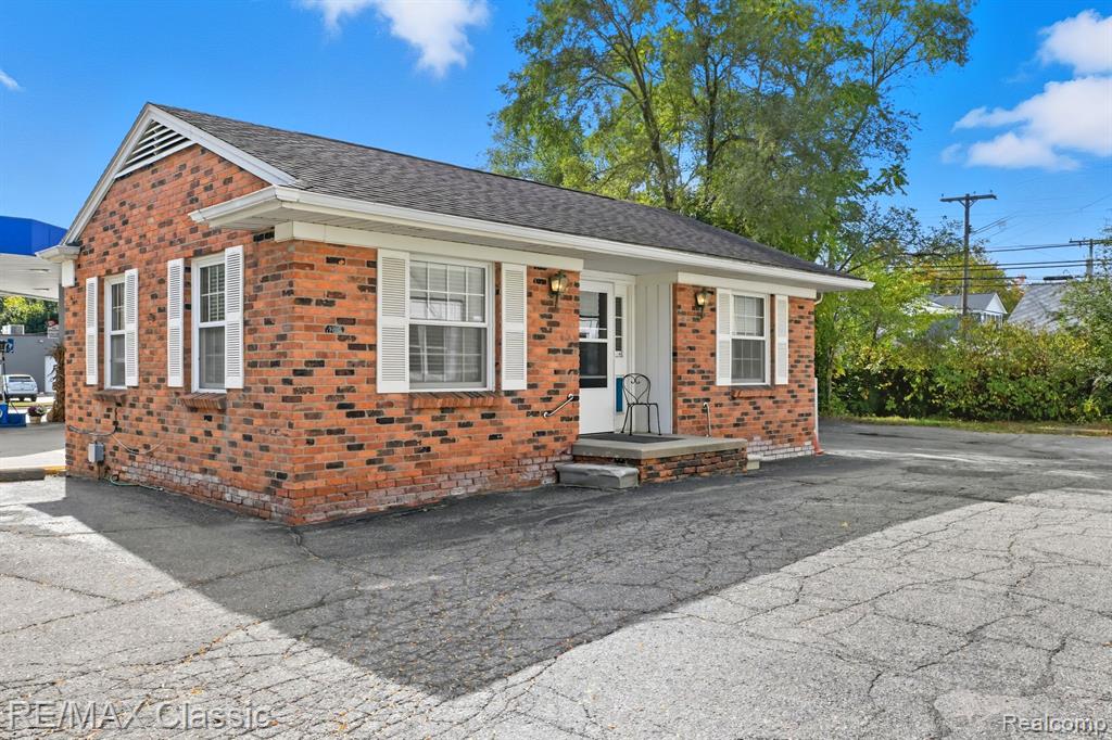 944 S Main Street Property Photo 4