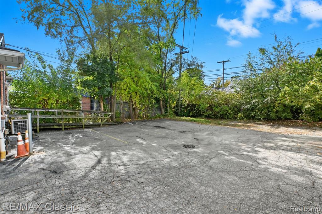 944 S Main Street Property Photo 16
