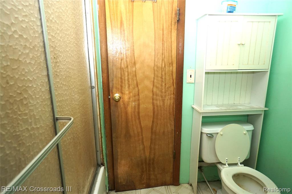 7047 Haggerty Road Property Photo 5
