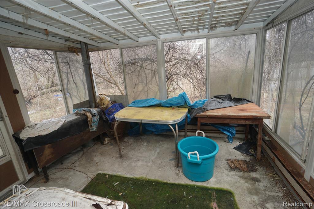 7047 Haggerty Road Property Photo 8