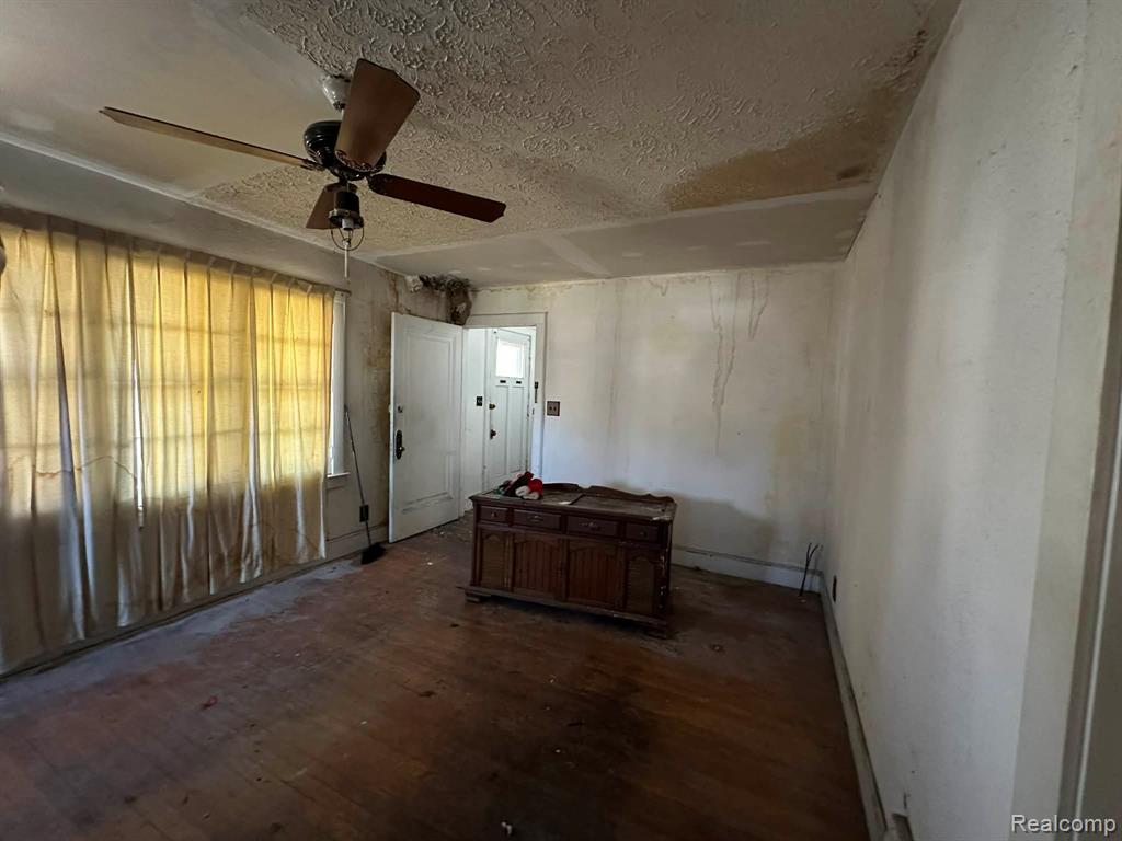 231 W Bennett Avenue Property Photo 2