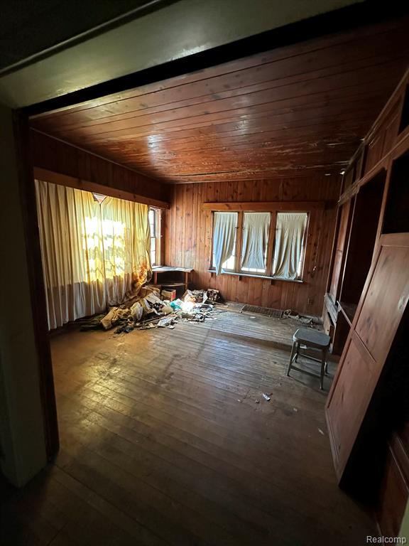 231 W Bennett Avenue Property Photo 4