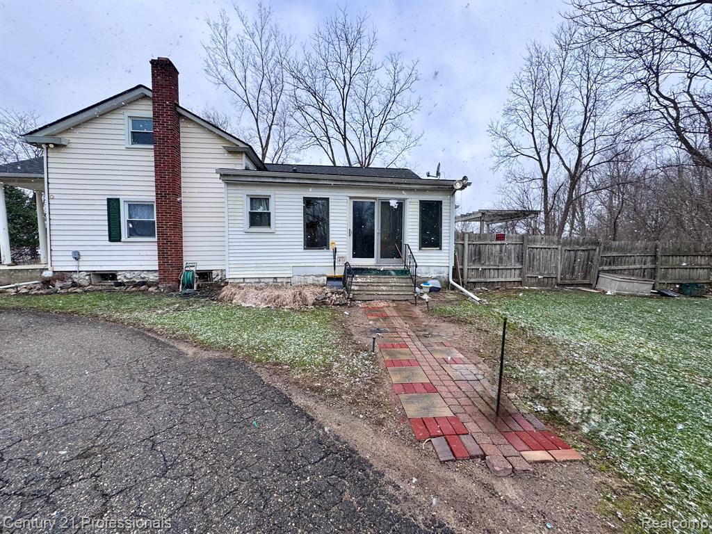 2021 W Rose Center Road Property Photo 6