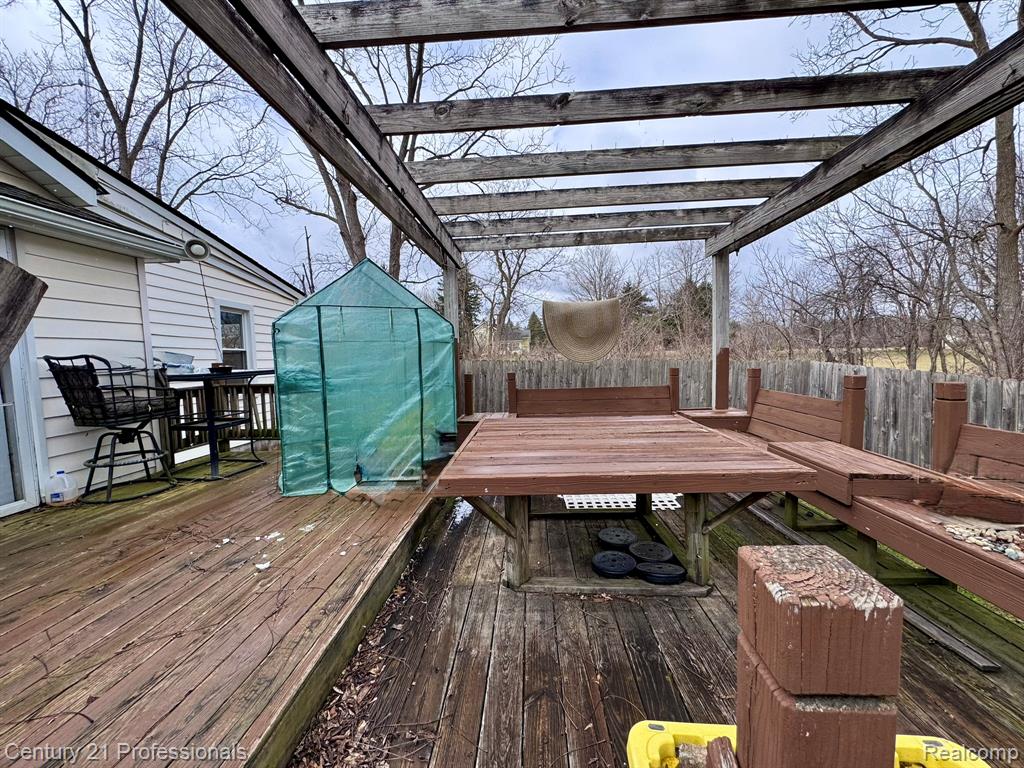 2021 W Rose Center Road Property Photo 12