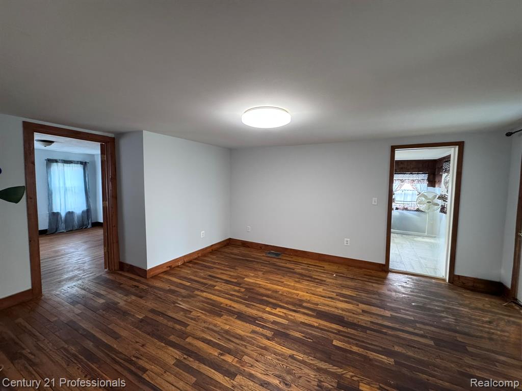 2021 W Rose Center Road Property Photo 16
