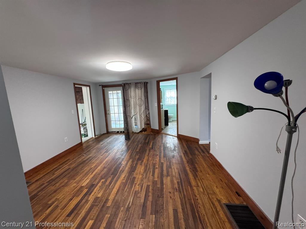 2021 W Rose Center Road Property Photo 17
