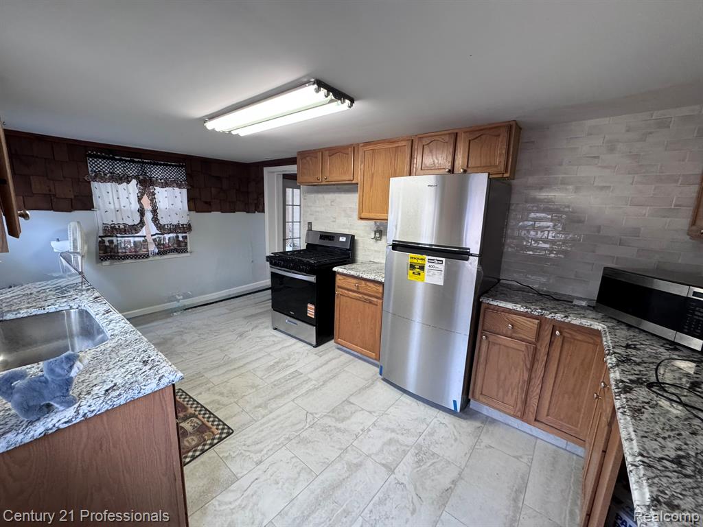 2021 W Rose Center Road Property Photo 19