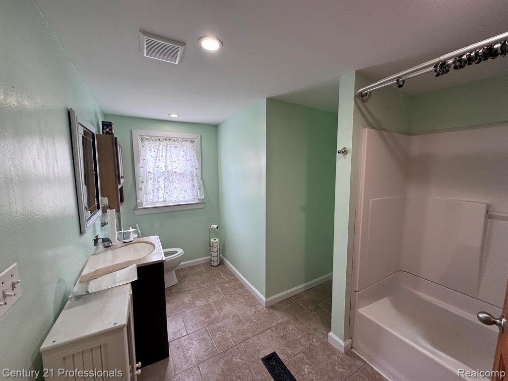 2021 W Rose Center Road Property Photo 21