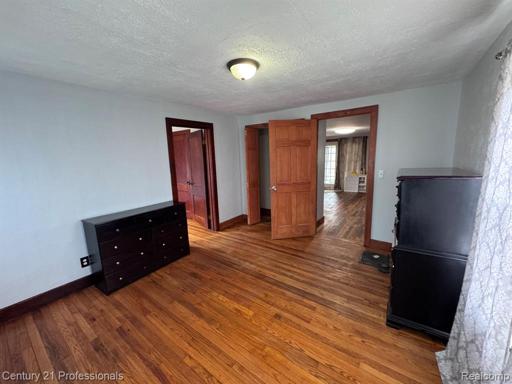 2021 W Rose Center Road Property Photo 24