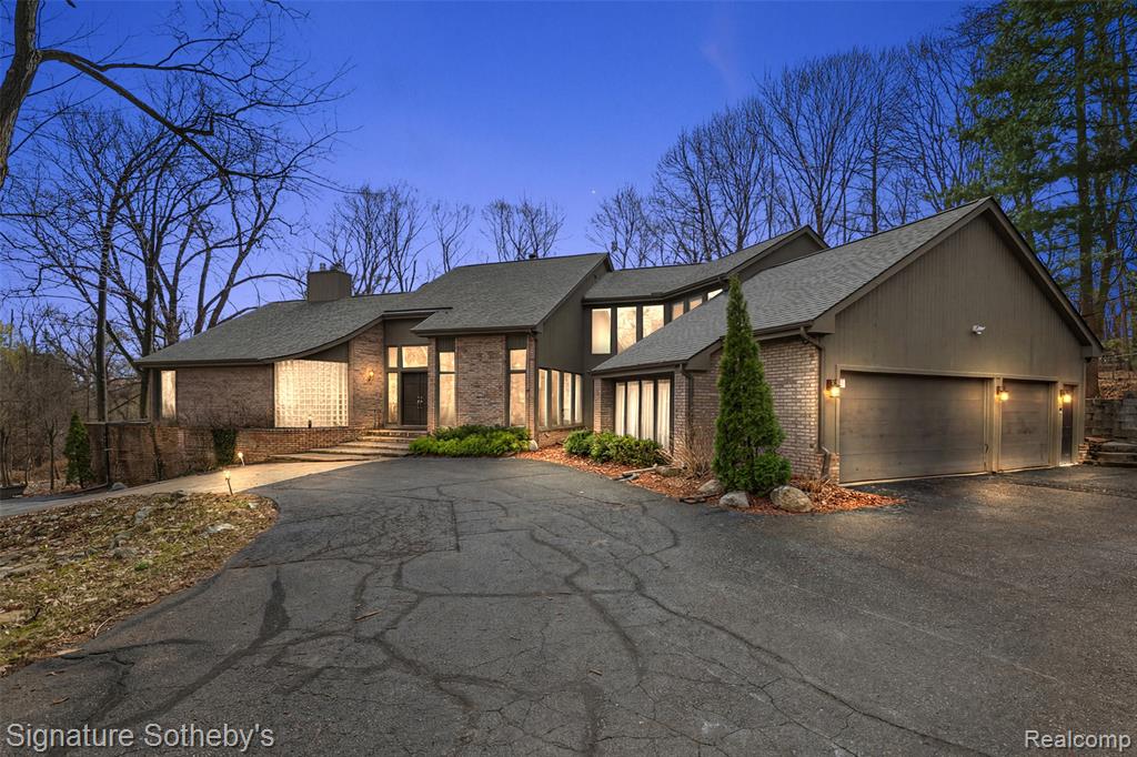 4650 Lahser Road Property Photo 1